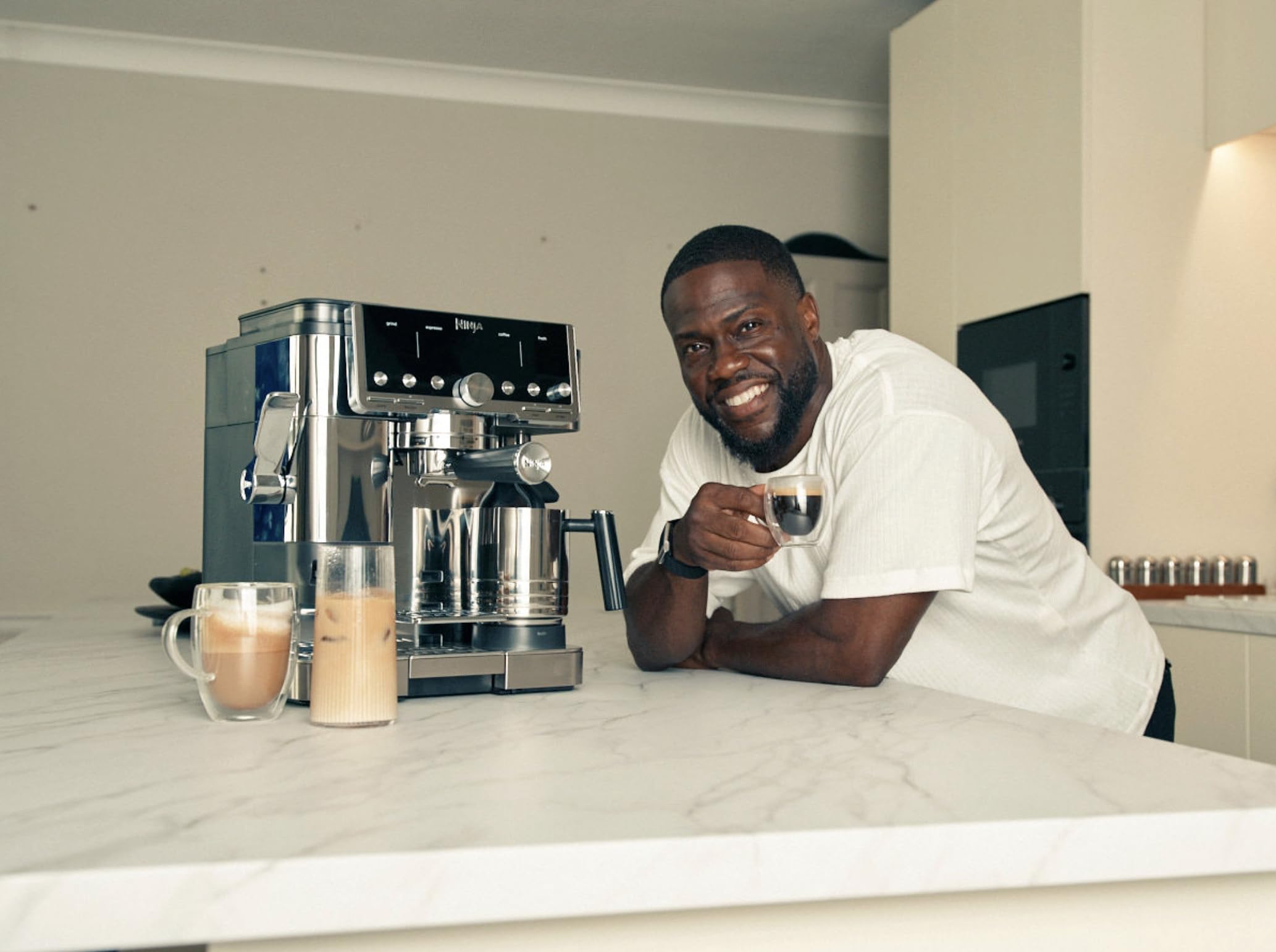 3-in-1 Coffee Machine ES601 – Espresso, Drip Coffee & Cold Brew, Built-In Grinder, Milk Frother, Assisted Tamper & Accessory Storage – Stainless Steel